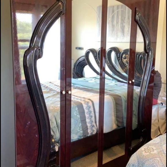 Queen bedroom set. - Picture 7 of 9